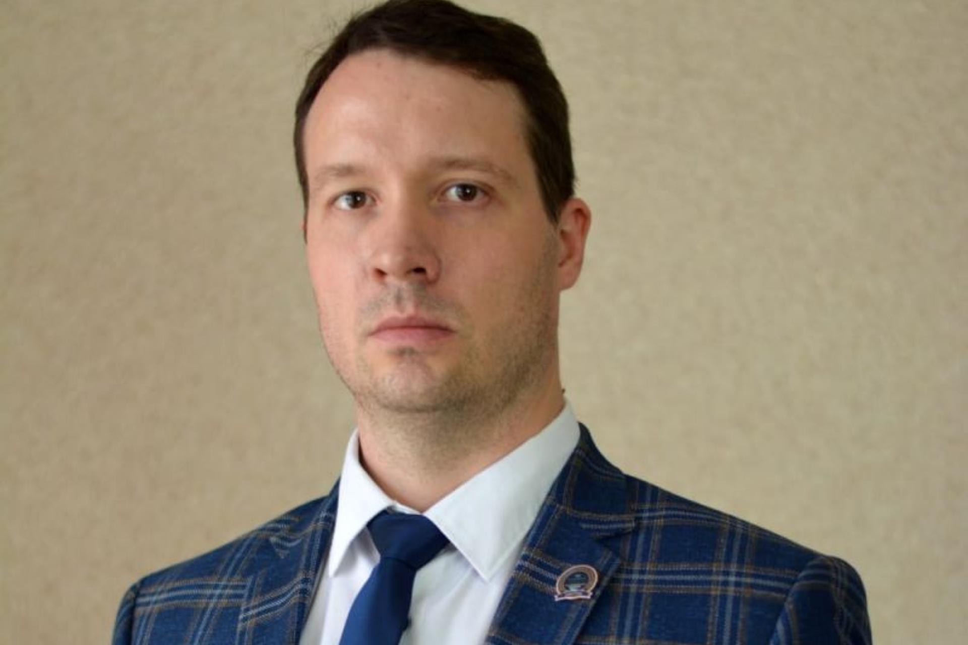 ВЫБИРАЯ ЛИДЕРОВ