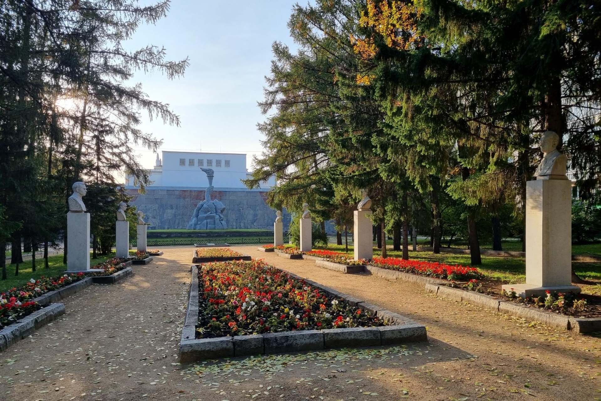 НОВОСИБИРСК СЕРЬЕЗНО ПОЗЕЛЕНЕЛ 
