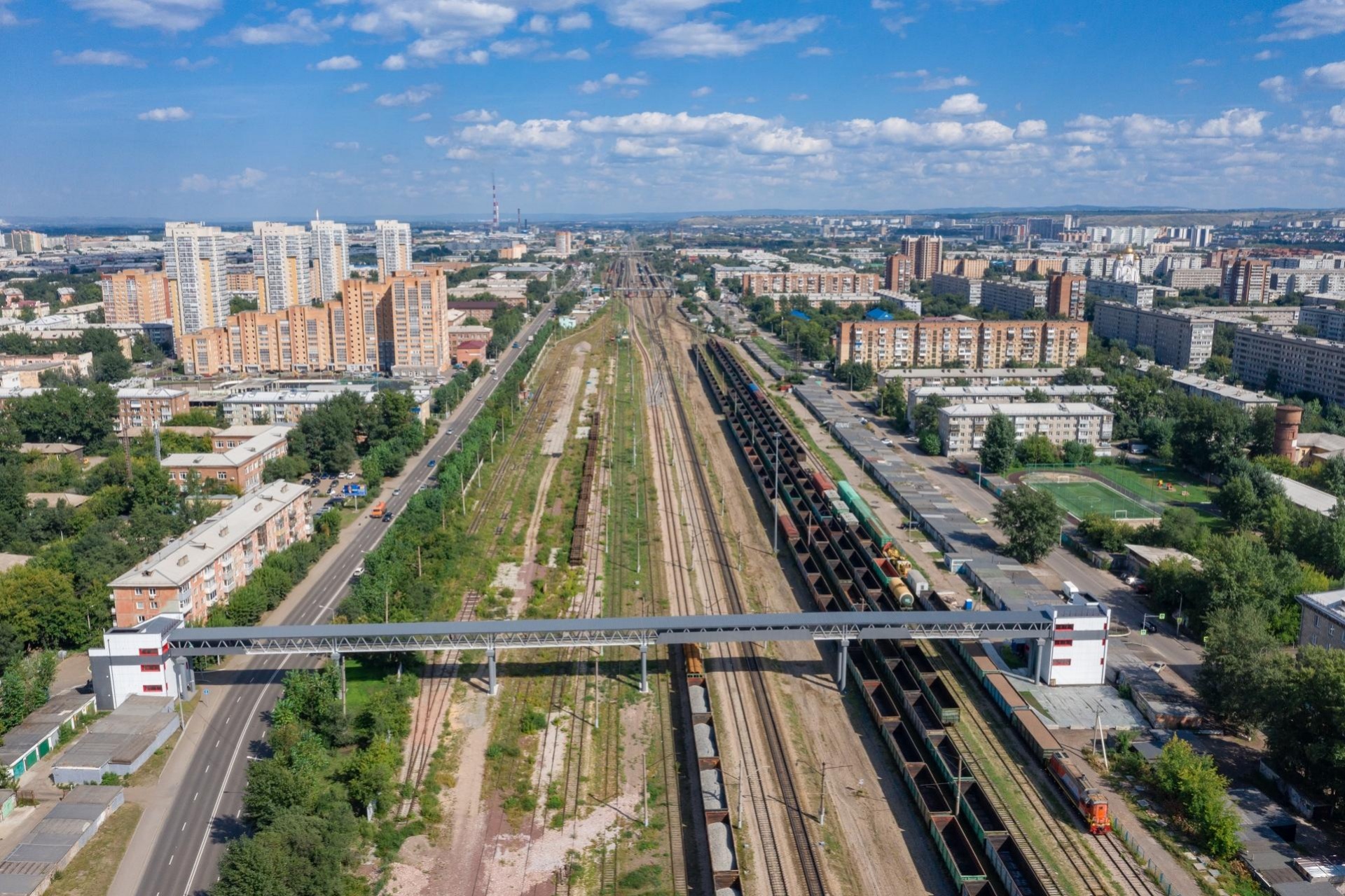 И СТАЛЬ ОТСТУПИТСЯ, ОСКАЛЯСЬ 