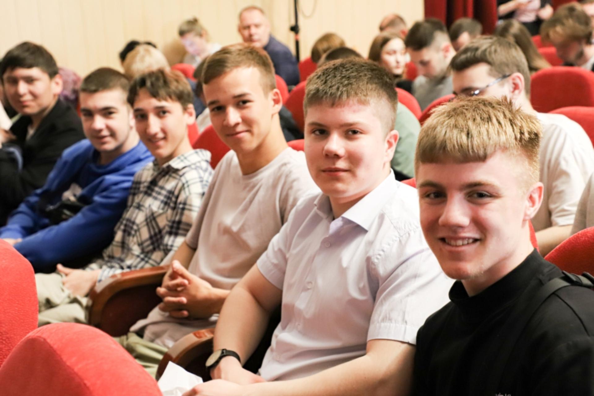 ПОСМОТРЕТЬ, ПОКАЗАТЬ, ПООБЩАТЬСЯ