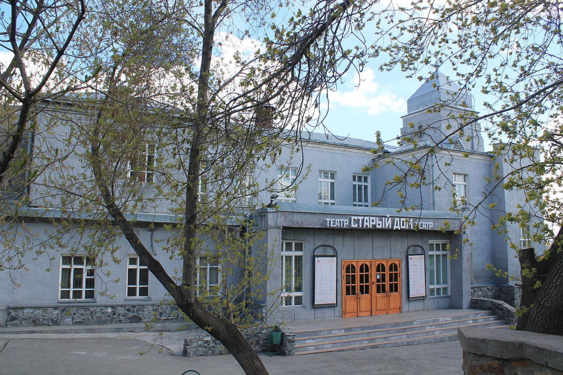 СТАЛО ТЕСНО В ШКОЛЬНЫХ СТЕНАХ 