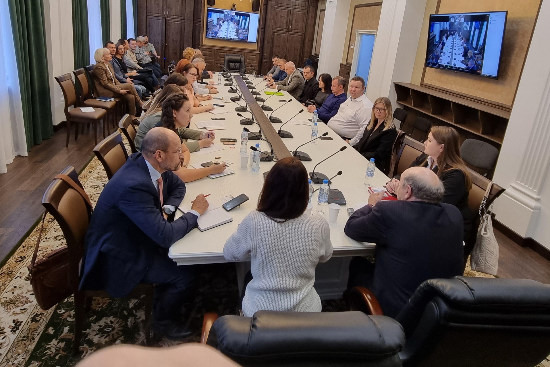 ЧЕРЕЗ ПОСРЕДНИКОВ, НО ДЕШЕВЛЕ