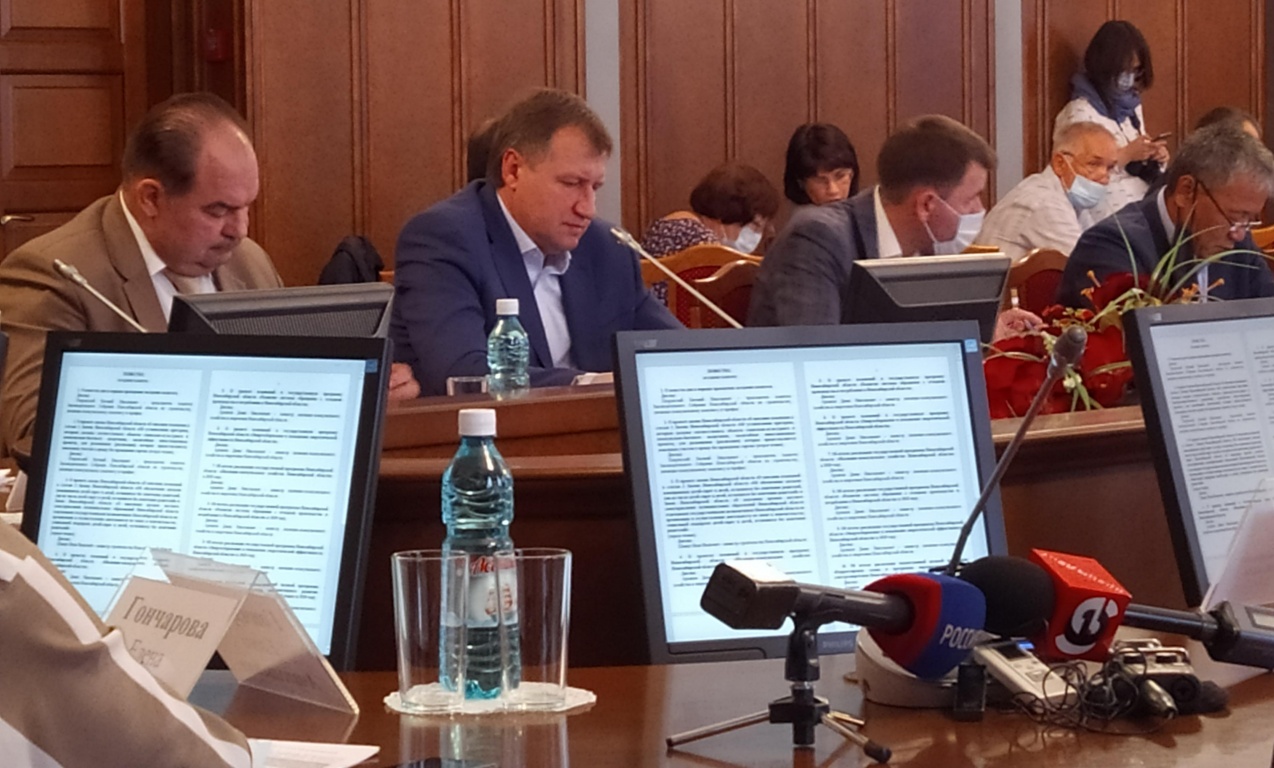 И ЗАСТРОЙЩИКИ ЦЕЛЫ,  И ПОКУПАТЕЛИ С КВАРТИРАМИ